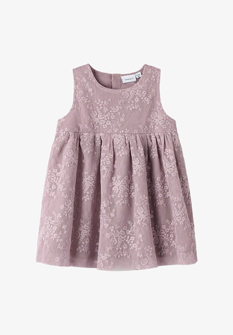 Robe sans manches pour tout-petit de couleur lavande avec un overlay en dentelle florale, taille froncée, encolure ronde et fermeture éclair au dos.