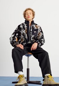 Carhartt WIP PRENTIS LINER - Jachetă din fleece - baru/black