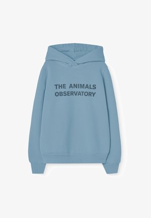 Hoodie bleu clair en tissu doux, avec un graphique sur le devant en texte noir en gras : "L'OBSERVATOIRE DES ANIMAUX." Manches longues et poche kangourou.