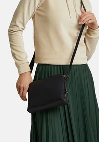 Esprit Borsa a mano - black