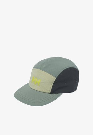 Casquette à cinq panneaux avec des panneaux vert pâle, beige et noir, présentant un logo "HH" jaune sur le panneau avant beige.