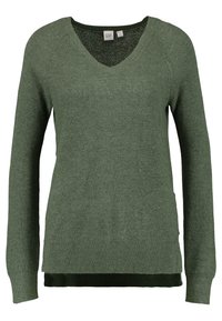 Maglione verde in maglia con scollo a V, maniche lunghe e un motivo testurizzato. Presenta un design a strati con un orlo e polsini a coste.