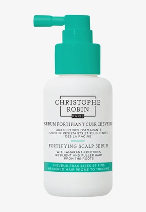Flacon de sérum fortifiant pour cuir chevelu avec pompe verte, étiqueté pour cheveux affaiblis sujets à l'amincissement, contenant des peptides d'amarante pour des cheveux plus résistants et plus fournis.