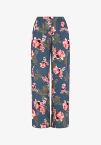 Selected, dark green multicolor