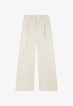 Beige levele püksid vertikaalsete triipudega, mis on varustatud ees olevate taskutega, voldikute ja struktureeritud õmblusega vöökoht.