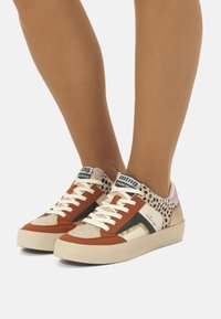 mtng Sneakers basse - salmon