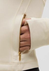 Thumbnail Image 5