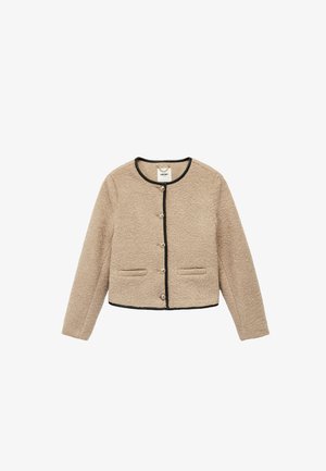 Giacca cropped beige con texture e rifiniture nere, scollatura rotonda, cinque bottoni sul davanti e due tasche a filetto frontali.