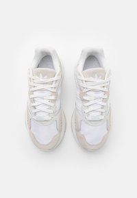 adidas Originals RETROPY F90 UNISEX - Tenisky - footwear white/off-white