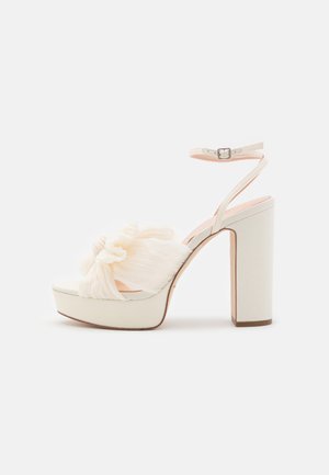 PLEATED PLATFORM - Sandale s visokom petom - pearl