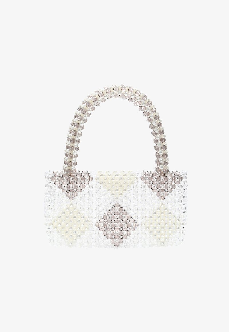 Áttetsző gyöngyös kézitáska, strukturált formával, fehér és világosbarna geometrikus mintázattal, lekerekített fogantyúval.