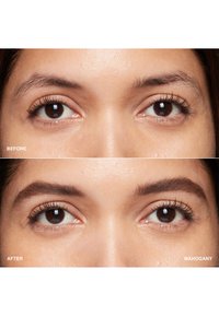 Vorher- und Nachher-Bilder von Augen; das Vorher zeigt natürliche Wimpern; das Nachher zeigt definierte Brauen und verbesserte Wimpernoptik. Braune Augen, glatte Hauttextur.