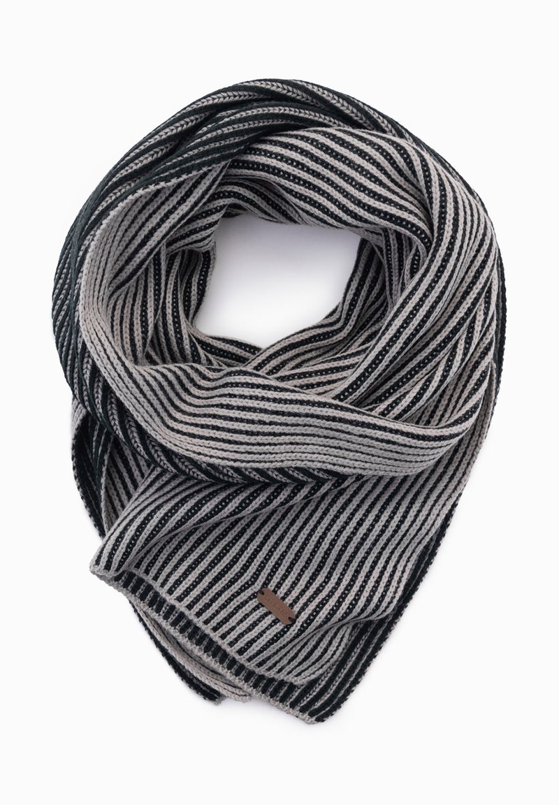 Sciarpa lavorata a maglia con strisce alternate di verde scuro e grigio. Presenta una texture morbida e un piccolo etichetta marrone del marchio sul bordo interno.
