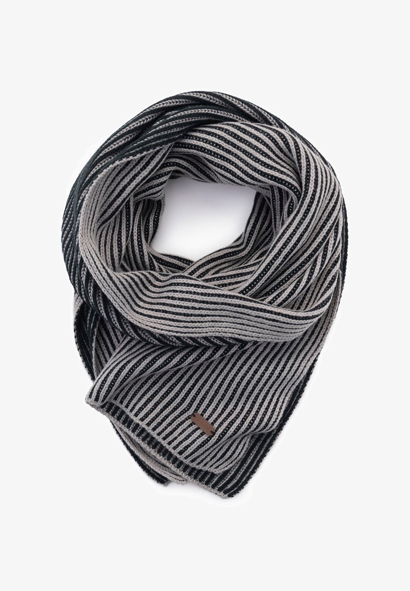 Écharpe tricotée avec des rayures alternées vert foncé et gris. Présente une texture douce et une petite étiquette de marque marron sur le bord intérieur.