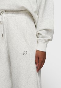 10DAYS WESTERN JOGGER - Stoffhose - white melee