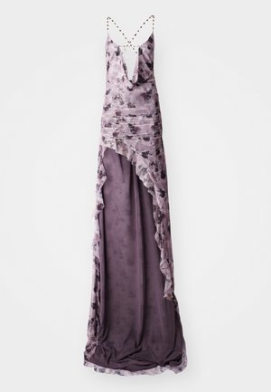 Robe maxi florale violette avec un décolleté en V profond et des bretelles croisées, ornée de volants superposés et d'une texture douce et fluide.