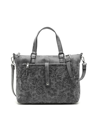 Sac à main gris avec motif floral embossé, deux poignées, bandoulière réglable, poche avant zippée et languette de fermeture à bouton-pression.