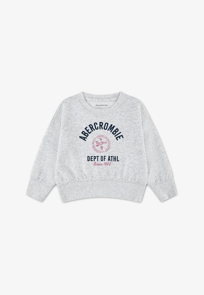 Ανοιχτό γκρι παιδικό φούτερ με κείμενο ""Abercrombie Dept of Athl Since 1892"" και κόκκινο κυκλικό έμβλημα στο μπροστινό μέρος.