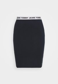 Světlá modrá upnutá sukně vyrobená z pružného materiálu, s bílým elastickým pasem se značkou "TOMMY JEANS". Hladká textura, sukně střední délky.