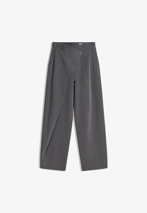 Grå bukser med indpakningsdesign, der har knaplukning og sidelommer. Fremstillet af tekstureret stof, vid ben-snit for komfort.