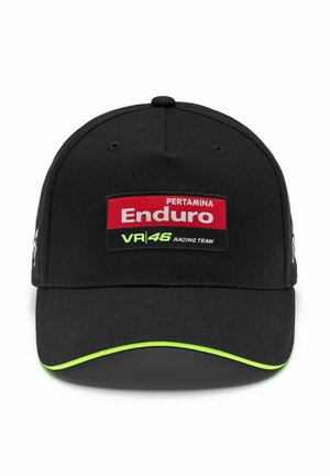 Cappellino da corsa nero con patch logo rosso, bianco e verde neon "Pertamina Enduro VR|46 Racing Team" sulla parte anteriore e rifinitura verde neon sul bordo della visiera.