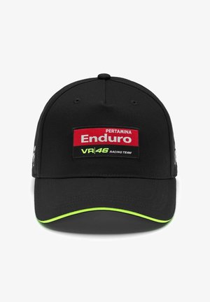 Casquette de course noire avec écusson logo rouge, blanc et vert néon « Pertamina Enduro VR|46 Racing Team » sur le devant et finition vert néon sur le bord de la visière.