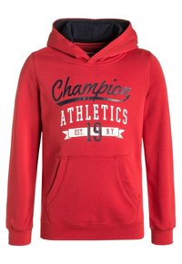 Czerwona bluza z kapturem z granatowym wnętrzem, z grafiką "Champion Athletics", kieszenią typu kangurka oraz prążkowanymi ściągaczami na mankietach i dole.