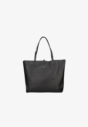 Sort læder tote taske med struktureret finish, to håndtag og lynlåslukning. Har et diskret logo på forsiden og en glat indvendig.