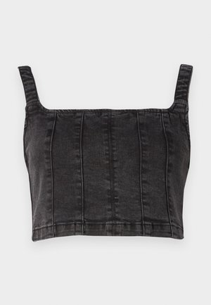 Čierny denimový crop top so širokými ramienkami, ktorý má vertikálne švy a štruktúrovaný strih. Hladký povrch s mierne vyblednutým vzhľadom.