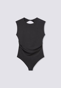 Costume intero nero con collo alto, design senza maniche e dettaglio con schiena intrecciata. Tessuto liscio con arricciature alla vita.