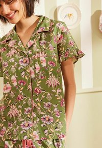 Cath Kidston REGULAR FIT SET - Set lenjerie de noapte - green floral