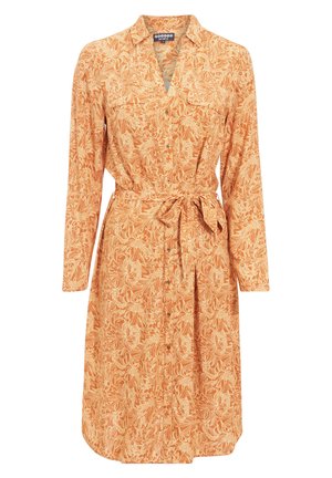 Langsleeve, gekraagde jurk van oranje stof met een bloemenpatroon. Kenmerkt zich door een getailleerde tailleband en een knoopsluiting aan de voorkant met een gebogen zoom.