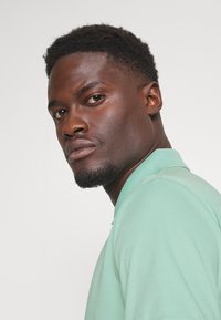 Selected Homme SLHFAVE ZIP - Polo - granite green