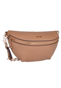 Borsa a tracolla in pelle beige con una texture liscia, forma curva, zip frontale e dettagli in metallo dorato. Logo visibile sulla parte frontale.