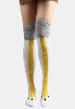 Calze fino al ginocchio con una parte superiore grigia che presenta un motivo di nuvole, gambe bianche con un design di zampe di uccello gialle, lavorazione a maglia testurizzata per comfort e vestibilità.