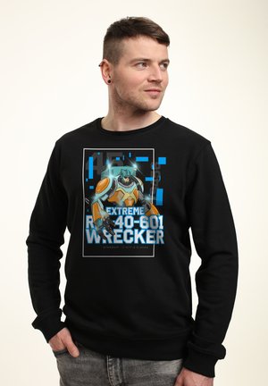 Sort sweatshirt med et grafisk print af en blå og orange robot med teksten "EXTREME R40-601 WRECKER" og en rektangulær kant.