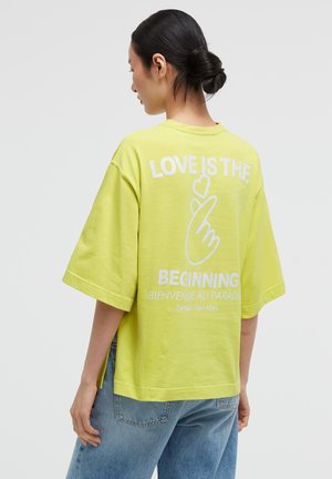 SENSES.THE LABEL, SENSES.THE LABEL T-SHIRT THA:NKS OVERSIZED MIT BACKPRINT - Print T-shirt - cool lime
