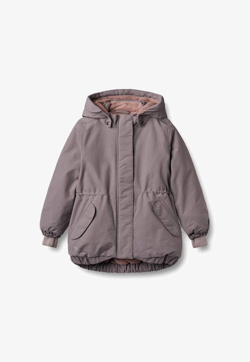 Chaqueta acolchada morada con capucha, con un forro rosa suave, puños elásticos y dos bolsillos delanteros. Acabado exterior liso, dobladillo fruncido.