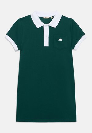 Temno zelena polo obleka s kratkimi rokavi, belim ovratnikom, belimi manšetami na rokavih, gumbi na sprednji strani in majhno logotipom na levem prsnem žepu.