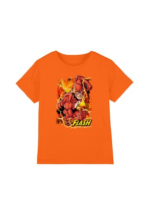 Hell oranges T-Shirt mit einer dynamischen Illustration von The Flash, der läuft, umgeben von gelben Blitzblitzen und einer Stadtkulisse.