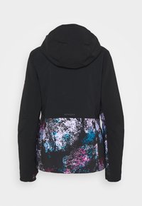 Veste noire à capuche avec un motif abstrait violet, bleu et rose sur le bas du dos et le logo "SPYDER" centré au-dessus du motif.