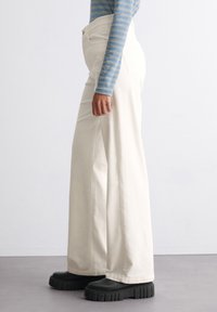 Marc O'Polo DENIM TOMMA LIKE FIVE POCKET - Broek - silky white