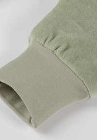 Hellgrüner Sweatshirt-Bündchen aus weichem Frottee, mit strukturierter Oberfläche und einem gerippten Stricksaum mit gerafften Details.