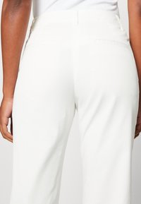 GANT SLIM - Chinos - eggshell