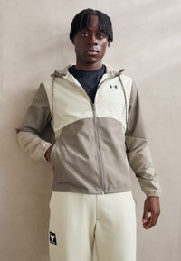 Under Armour - LEGACY  - Cortaviento - taupe dusk/silt/black Imagen en miniatura 1