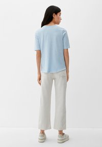 s.Oliver À BORD ROULOTTÉ - T-shirt basic - hellblau