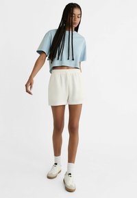 Stradivarius WITH DRAWSTRINGS - Træningsbukser - white