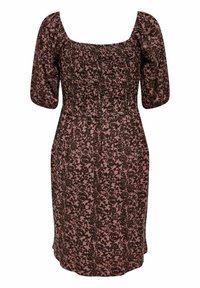 Vestido com estampa floral e base rosa, decorado com um padrão castanho escuro. Apresenta um decote quadrado e mangas bufantes, com textura franzida na parte do corpete.