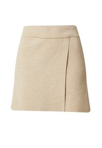 Jupe A-line beige en matériau doux, avec un léger pli sur le côté et une taille lisse. Design simple et minimaliste.