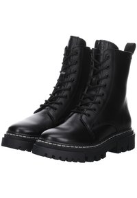 Botas de cuero negro hasta el tobillo con diseño de cordones y cremallera lateral. Presentan una suela de goma gruesa y texturizada con un detalle de costura blanca en contraste.